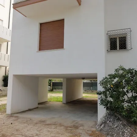 Quiet Flat With Garden Access Apartament Bibione
