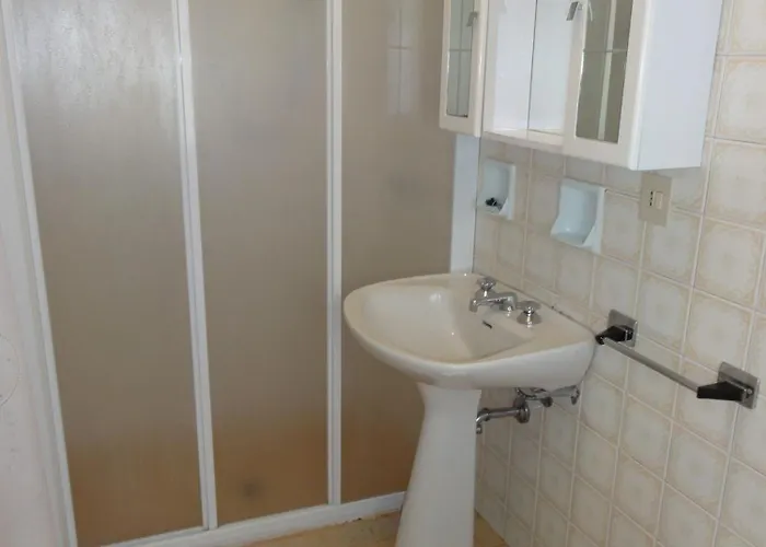 Quiet Flat With Garden Access Апартаменти