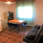 Апартаменти Quiet Flat With Garden Access