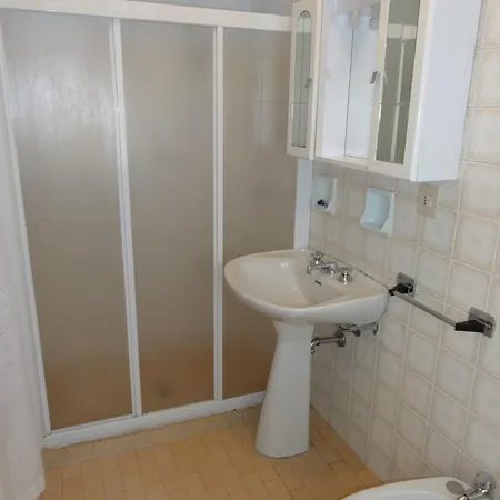 Quiet Flat With Garden Access Lejlighed